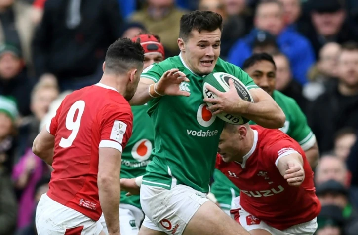 L'ailier irlandais Jacob Stockdale (c) à l'attaque contre le pays de Galles dans le Tournoi des six nations, le 8 février 2020 à Dublin