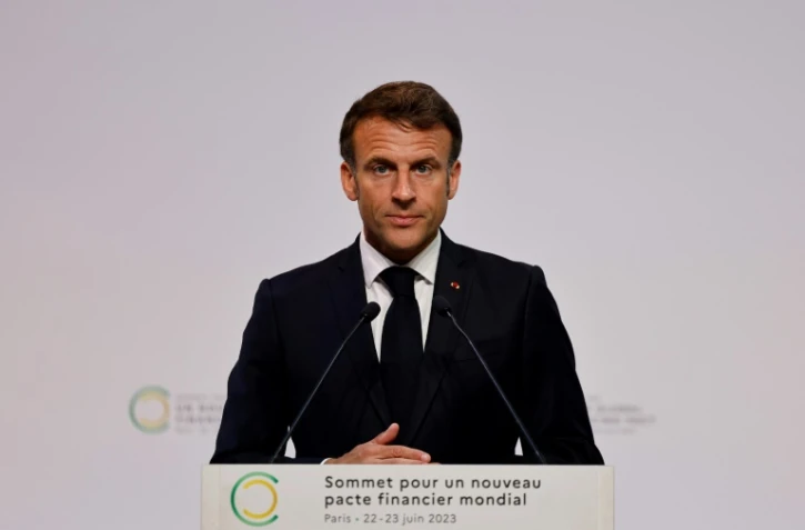 Emmanuel Macron lors de son discours d'ouverture du Sommet pour un nouveau pacte financier, au Palais Brogniart à Paris le 22 juin 2023