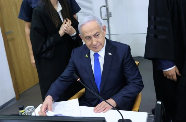 Le Premier ministre israélien Benjamin Netanyahu assiste à son procès pour corruption au tribunal de Tel-Aviv, le 21 avril 2025
