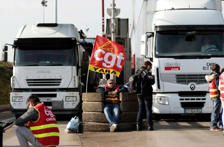 Les fédérations CGT et FO des transports ont appelé mercredi le secteur routier à la grève reconductible à partir du 25 septembre pour demander le retrait de la réforme du code du travail