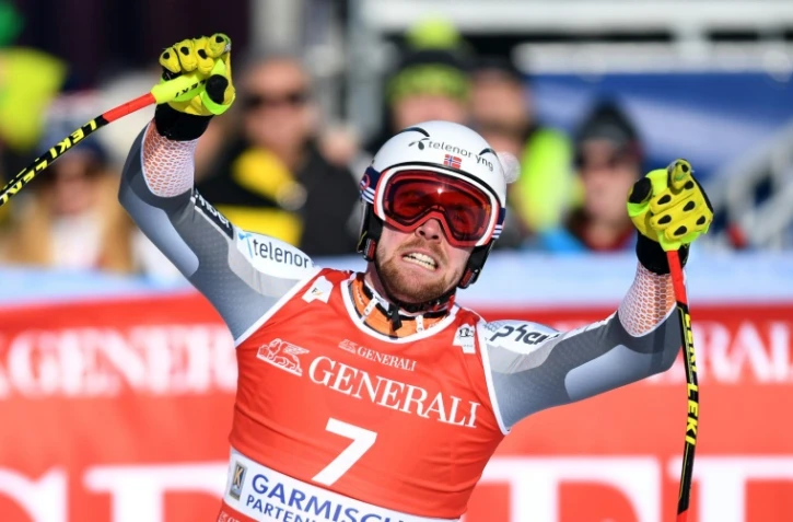 Le Norvégien Aleksander Aamodt Kilde dans l'aire d'arrivée de la descente de Garmisch-Partenkirchen, le 1er février 2020