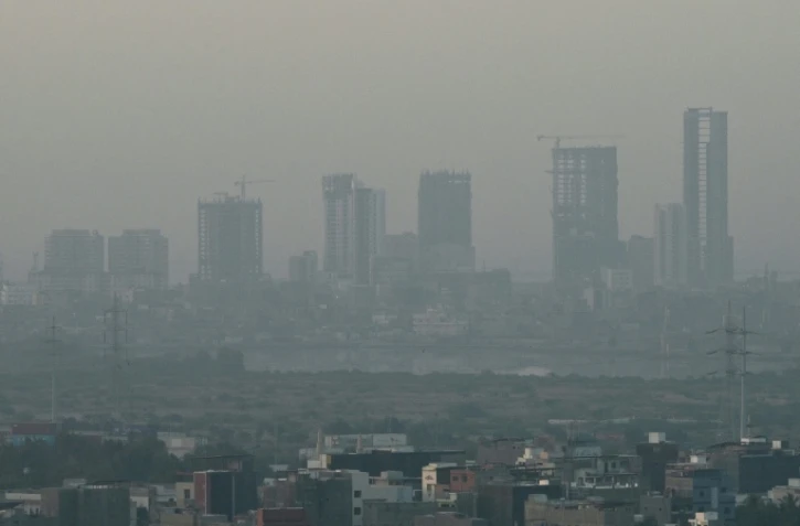La ville de Karachi dans un épais brouillard de pollution, le 10 janvier 2026 au Pakistan