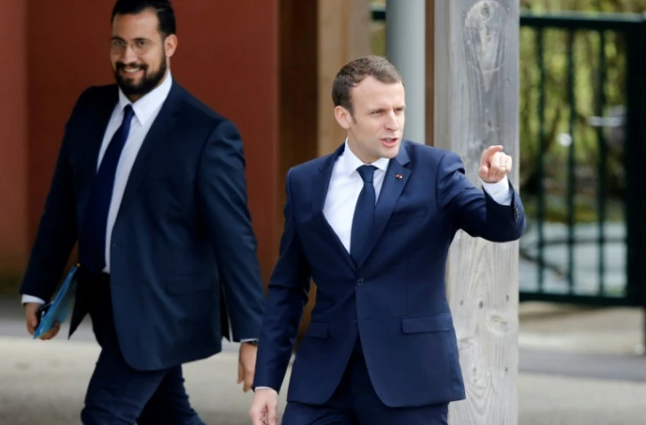 Le président Emmanuel Macron avec Alexandre Benalla à Berd'huis en Normandie, le 12 avril 2018