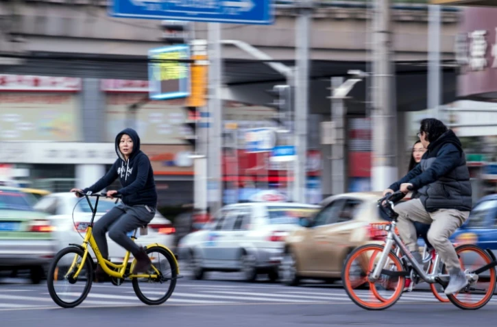 Des bicyclettes utilisées en vélopartage le 31 janvier 2017 dans une rue de Shanghai