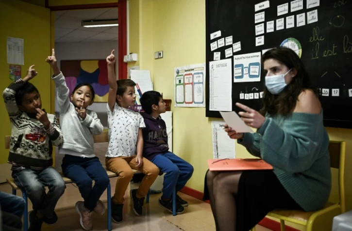 Des élèves dans une classe élémentaire à Labouheyre dans les Landes, le 4 octobre 2021 où le masque pour les enfants n'est plus obligatoire