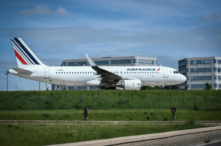 Un avion garé sur le tarmac de l'aéroport de Roissy-Charles de Gaulle, le 24 avril 2018