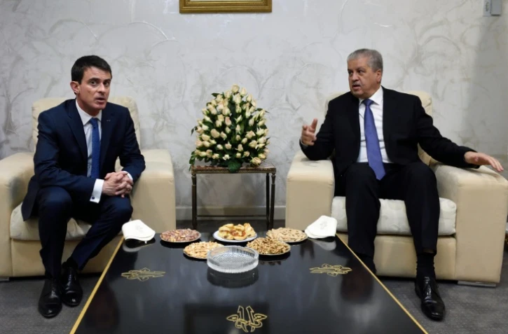 Le Premier ministre français Manuel Valls reçu par son homologue algérien Abdelmalek Sellal le 9 avril 2016 à Alger