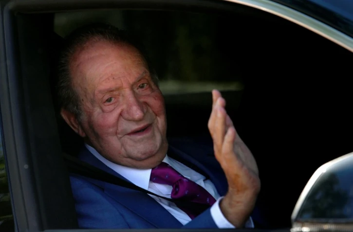 L'ex-roi d'Espagne Juan Carlos Ier était reçu lundi par son fils, le roi Felipe VI, à l'issue d'une première visite controversée en Espagne, près de deux ans après son départ en exil aux Emirats Arabes Unis