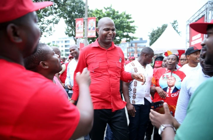 Le président élu du Mozambique Daniel Chapo célèbre sa victoire électorale, à Maputo le 23 décembre 2024