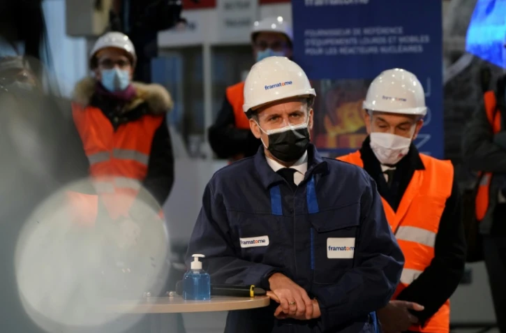 Le président français Emmanuel Macron en visite sur un site Framatome au Creusot (Saône-et-Loire), le 8 décembre 2020