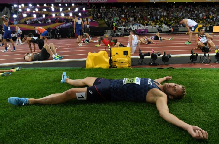 Kevin Mayer explose de joie après la dernière épreuve du décathlon, le 1500 m, aux Mondiaux de Londres, le 12 août 2017