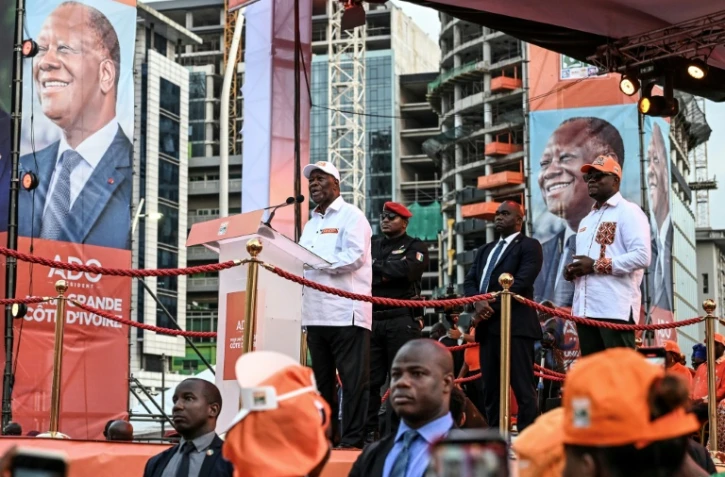 Le président sortant et candidat à la présidentielle de samedi en Côte d'Ivoire, Alassane Ouattara, lors d'un meeting à Abidjan le 23 octobre 2025
