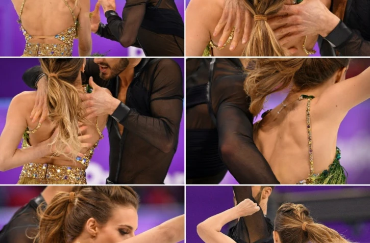 L'encolure de la robe de la Française Gabriella Papadakis (en vert, en haut à gauche) se détache pendant le programme court avec son partenaire Guillaume Cizeron, aux JO de Pyeongchang le 19 février 2018