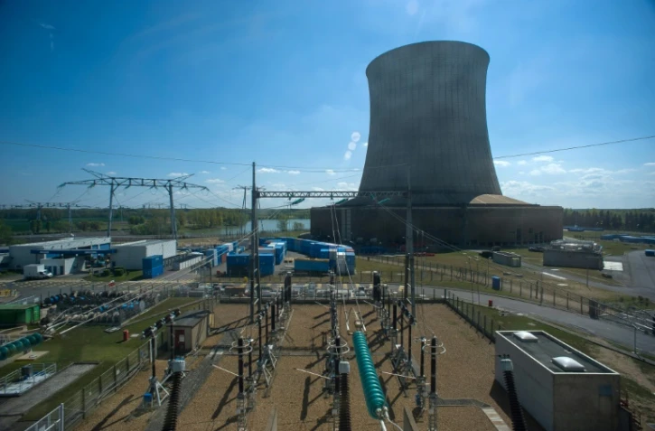 Tour de refroidissement de Saint-Laurent-des-Eaux, le 20 avril 2015, lors d'une visite de contrôle décennale