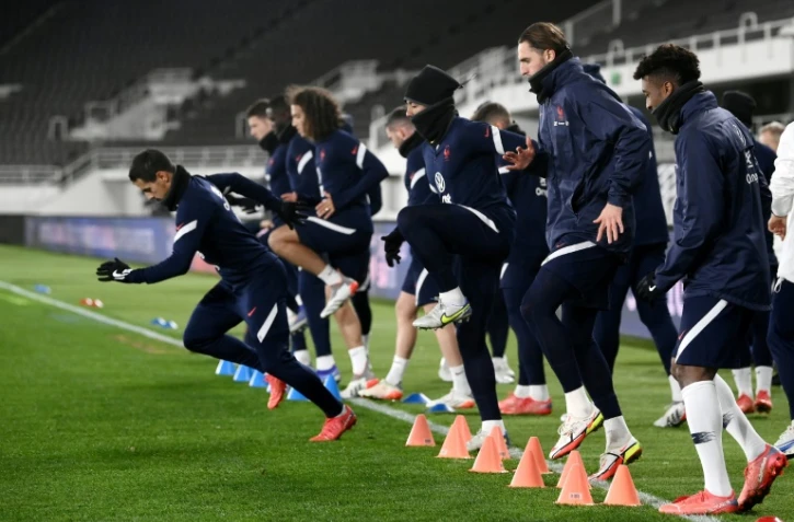 Les joueurs de l'équipe de France lors d'une séance d'entraînement de veille de match au stade olympique d'Helsinki, le 15 novembre 2021  