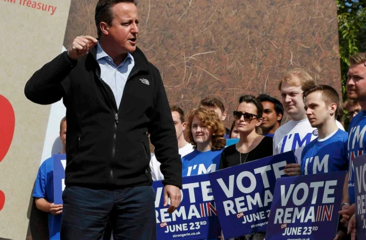 Le Premier ministre britannique David Cameron en campagne pour le maintien du pays dans l'UE à Witney, en Angleterre, le 14 mai 2016