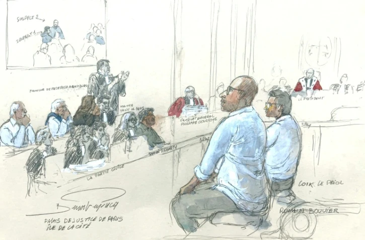Croquis d'audience du 9 septembre 2026 montrant les militants d'extrême droite Loik Le Priol (2e d) et Romain Bouvier (3e d), au troisième jour de leur procès devant la cour d'assises de Paris pour le meurtre en 2022 du rugbyman international argentin Federico Martin Aramburu