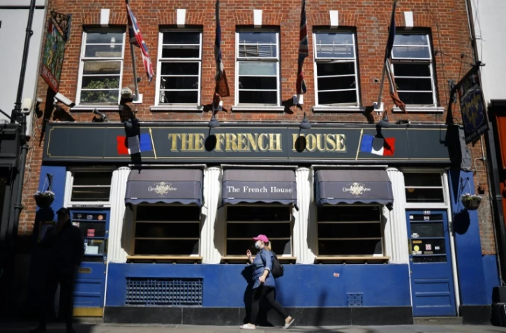 La devanture du pub The French House, le 5 mai 2020 à Londres