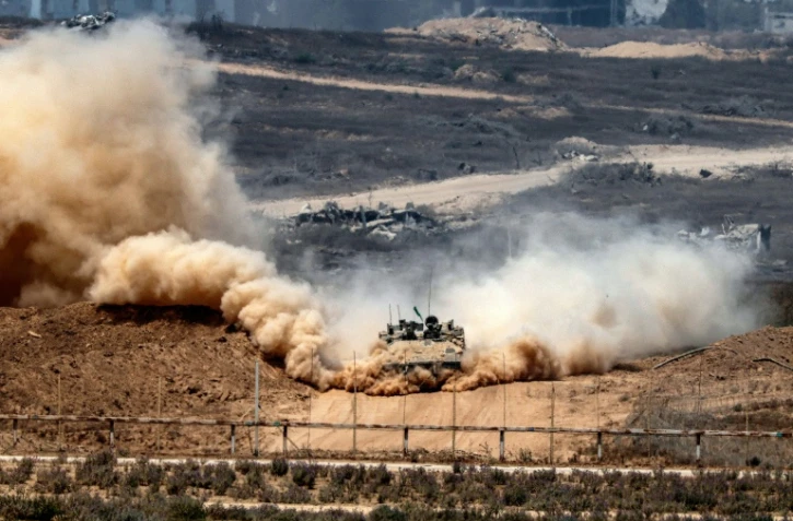 Un char israélien le long de la frontière avec la bande de Gaza, le 5 août 2025