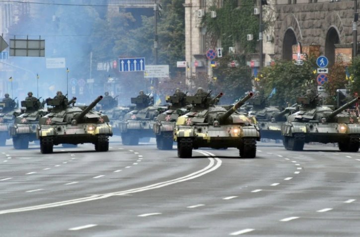 Des tanks ukrainiens lors d'une parade militaire à Kiev, le 24 août 2016