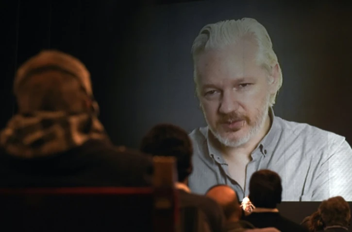 Le fondateur de Wikileaks Julian Assange lors d'une téléconférence à Buenos Aires, le 9 septembre 2015