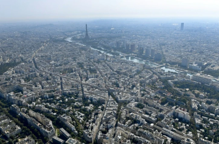 une opération de déminage paralysera à partir de 06H00 dimanche le quartier de la porte de la Chapelle, au nord de Paris, où une bombe d'aviation de la seconde guerre mondiale a été découverte. 