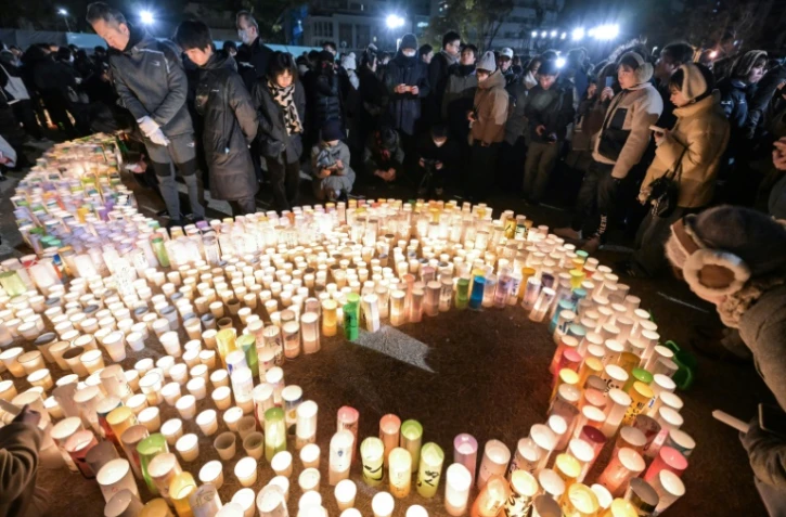 Cérémonie matinale à la mémoire des victimes à l'occasion du 30e anniversaire du tremblement de terre de Kobe, le 17 janvier 2025 au Japon