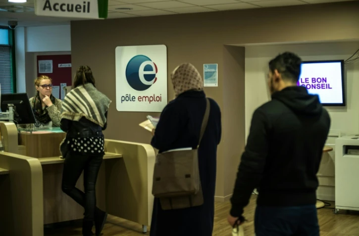 Un employé de Pôle emploi dans une agence de Lille, le 16 décembre 2015