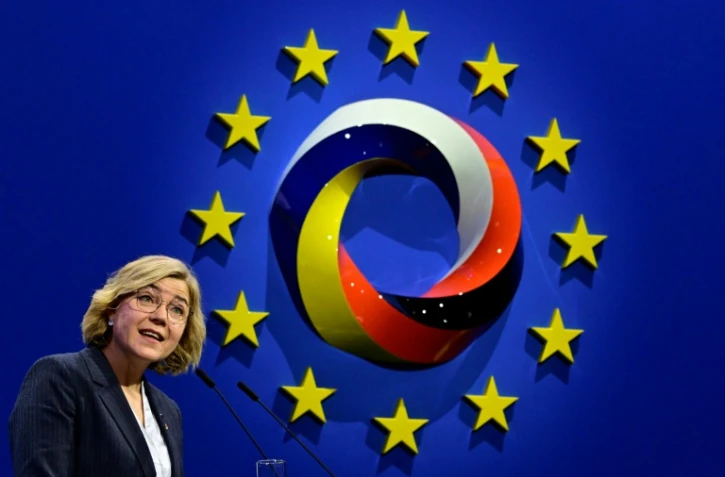 La responsable numérique de l'UE, Henna Virkkunen, s'exprime lors d'un sommet sur la souveraineté technologique de l'Europe, le 18 novembre 2025, au campus EUREF de Berlin