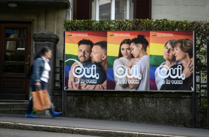 Des affiches en faveur du mariage pour tous, le 22 septembre 2021 à Lausanne, en Suisse
