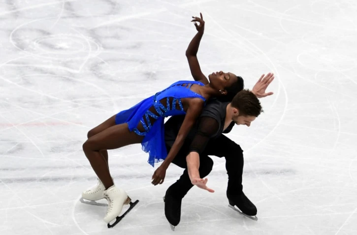 Le couple Vanessa James et Morgan Cipres patinent pour le programme court, lors du Mondial de patinage Ă Milan, le 22 mars 2018
