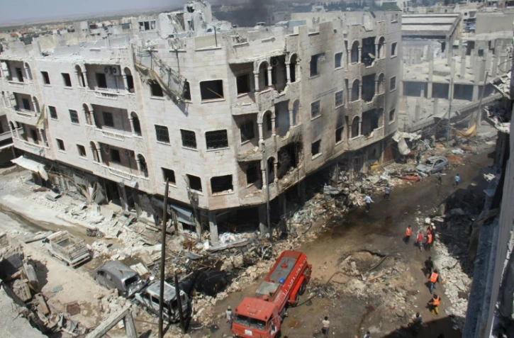 Vue d'immeubles détruits après des raids aériens, le 12 juin 2016 à Idleb (nord-ouest)