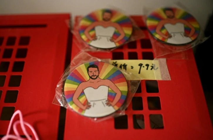 Objets Ă vendre Ă l'ONG Chengdu Rainbow le 27 novembre 2020 Ă Chengdu, capitale du Sichuan en Chine