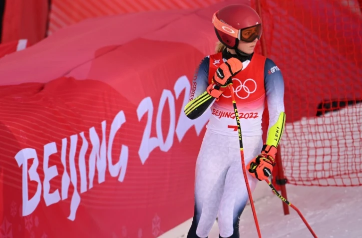 L'Américaine Mikaela Shiffrin après sa sortie de piste lors de la première manche du géant des Jeux olympiques de Pékin, le 7 février 2022