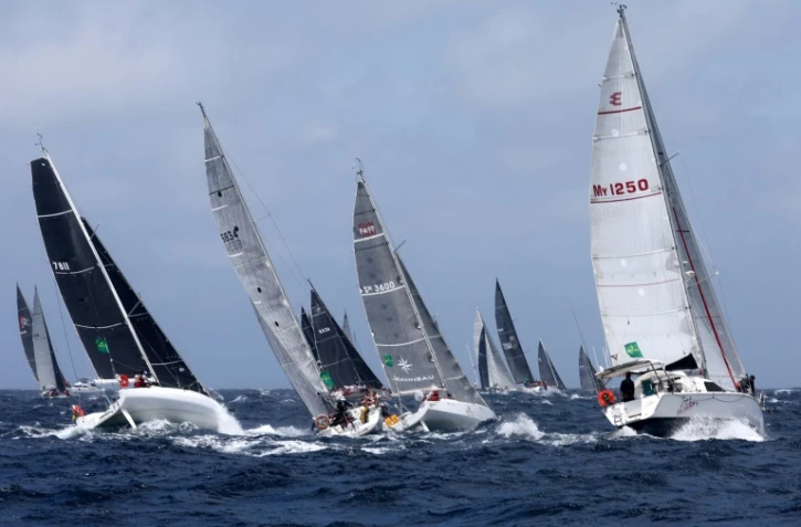 Le voilier australien LawConnect prend la tête après le départ de la Sydney Hobart, dimanche à Sydney 
