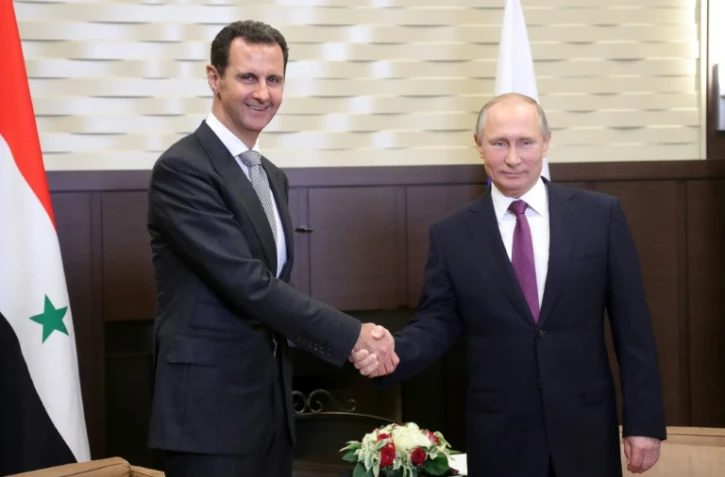 Le président russe Vladimir Poutine et son homologue syrien Bachar el-Assad, lors d'une rencontre à Sotchi, le 20 novembre 2017