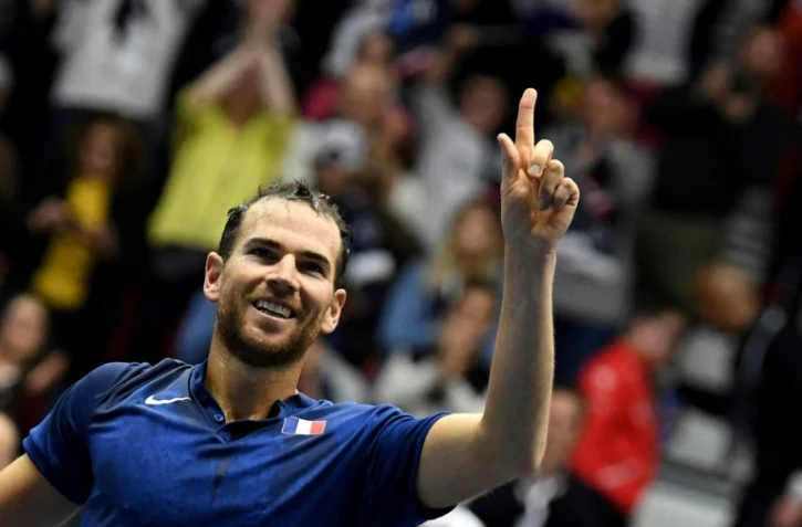 Adrian Mannarino heureux, il vient d'offrir la victoire à la France au 1er tour de la Coupe Davis en battant le Néerlandais Robin Haase, le 4 février 2018 à Albertville