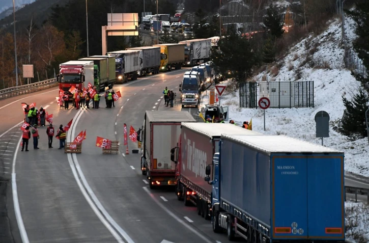 Le tunnel du Fréjus, à Modane (Savoie), bloqué par des routiers le 21 novembre 2017