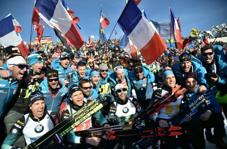 L'équipe de France après le succès en relais masculin aux Mondiaux de biathlon, le 22 février 2020 à Anterselva, en Italie