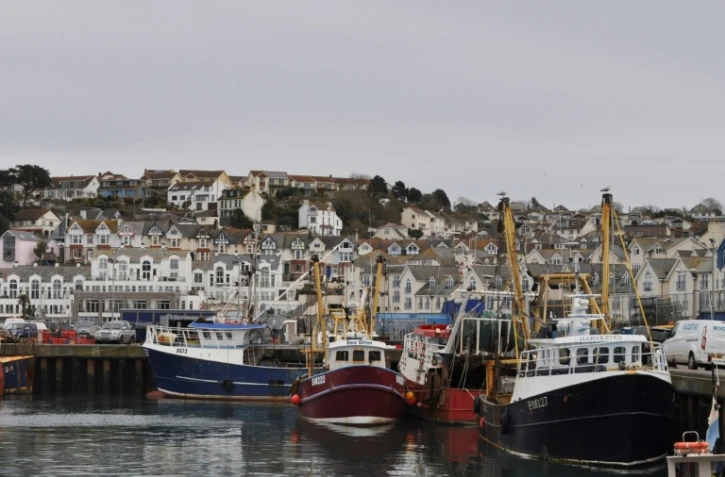 Des chalutiers dans le port de Brixham sur la côte sud de l'Angleterre le 26 mars 2018