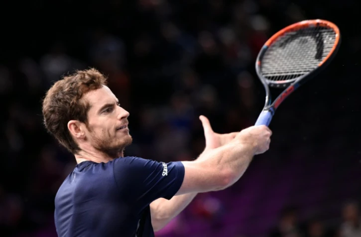 Le Britannique Andy Murray à l'échauffement avant sa demi-finale du Masters 1000 de Paris-Bercy, le 5 novembre 2016