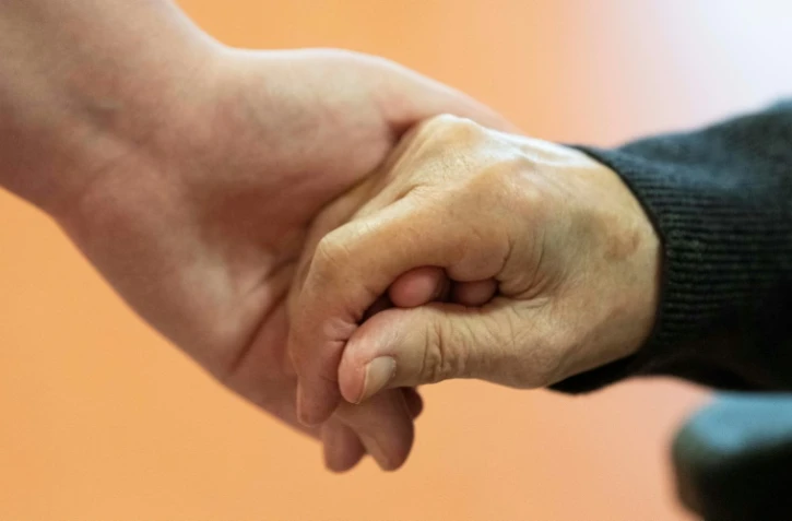 Le projet de loi sur la fin de vie, qui ouvre pour la première fois en France une aide à mourir pour certains patients, a franchi vendredi un premier obstacle à l'Assemblée