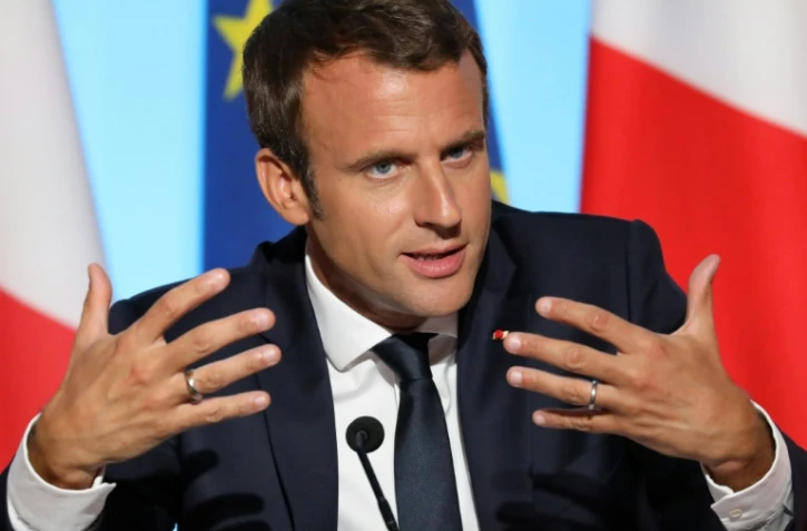 Le président français Emmanuel Macron s'exprime lors d'une réunion avec des dirigeants européens et africains à l'Elysée, le 28 août 2017