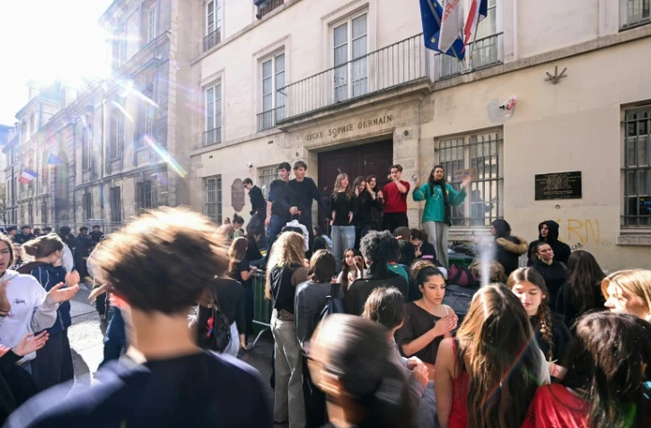 Manifestation de lycéens devant le lycée Sophie-Germain à Paris le 16 octobre 2026