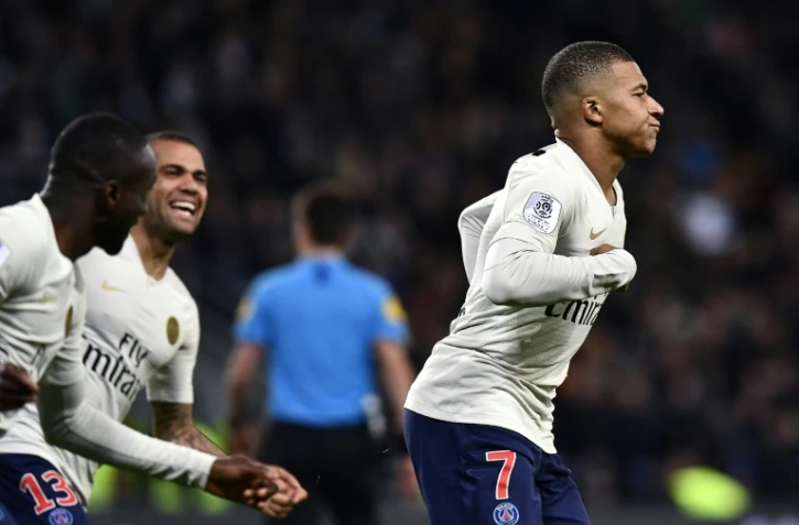 L'attaquant du PSG Kylian Mbappé buteur sur le terrain de Saint-Etienne, le 17 février 2019 au stade Geoffroy-Guichard 