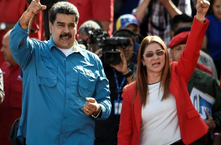 Le président vénézuélien Nicolas Maduro et son épouse Cilia Flores (d), lors d'un rassemblement, le 23 janvier 2018 à Caracas