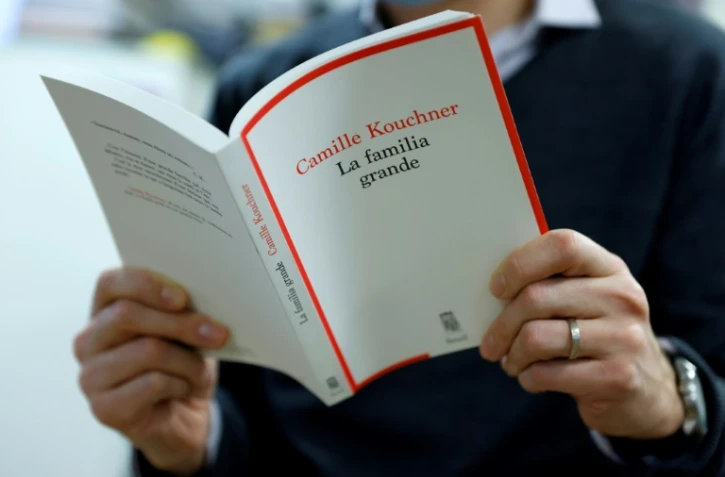 Le livre de Camille Kouchner, "La Familia grande", à Paris le 5 janvier 2021