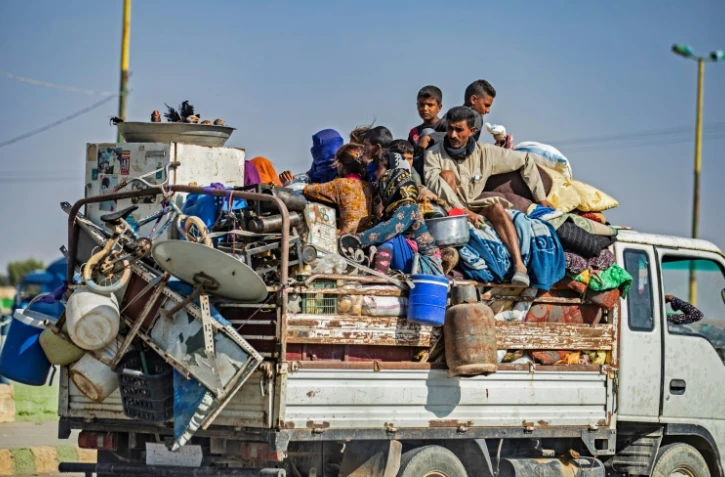 Des civils arrivent à Tall Tamr, dans le nord-ouest de la Syrie, après avoir fui les bombardements turcs sur le nord-est du pays, le 10 octobre 2019