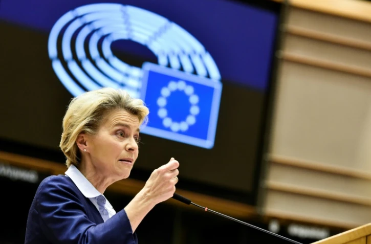 La présidente de la Commission européenne, Ursula von der Leyen devant le Parlement européen, à Bruxelles, le 16 décembre 2020