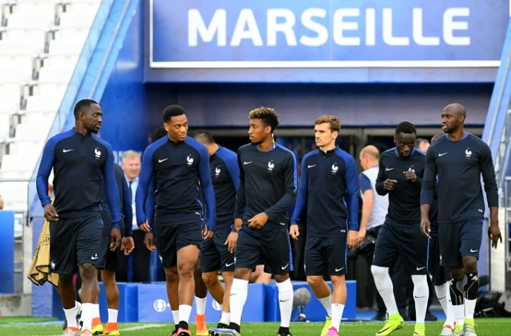 Les joueurs de l'équipe de France lors d'un entraînement, le 14 juin 2016 au Vélodrome à Marseille